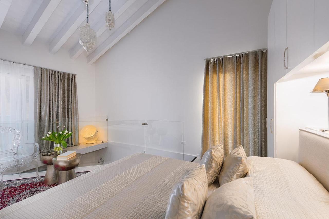 Villa Bianca Luxury Apartments 데센자노델가르다 외부 사진