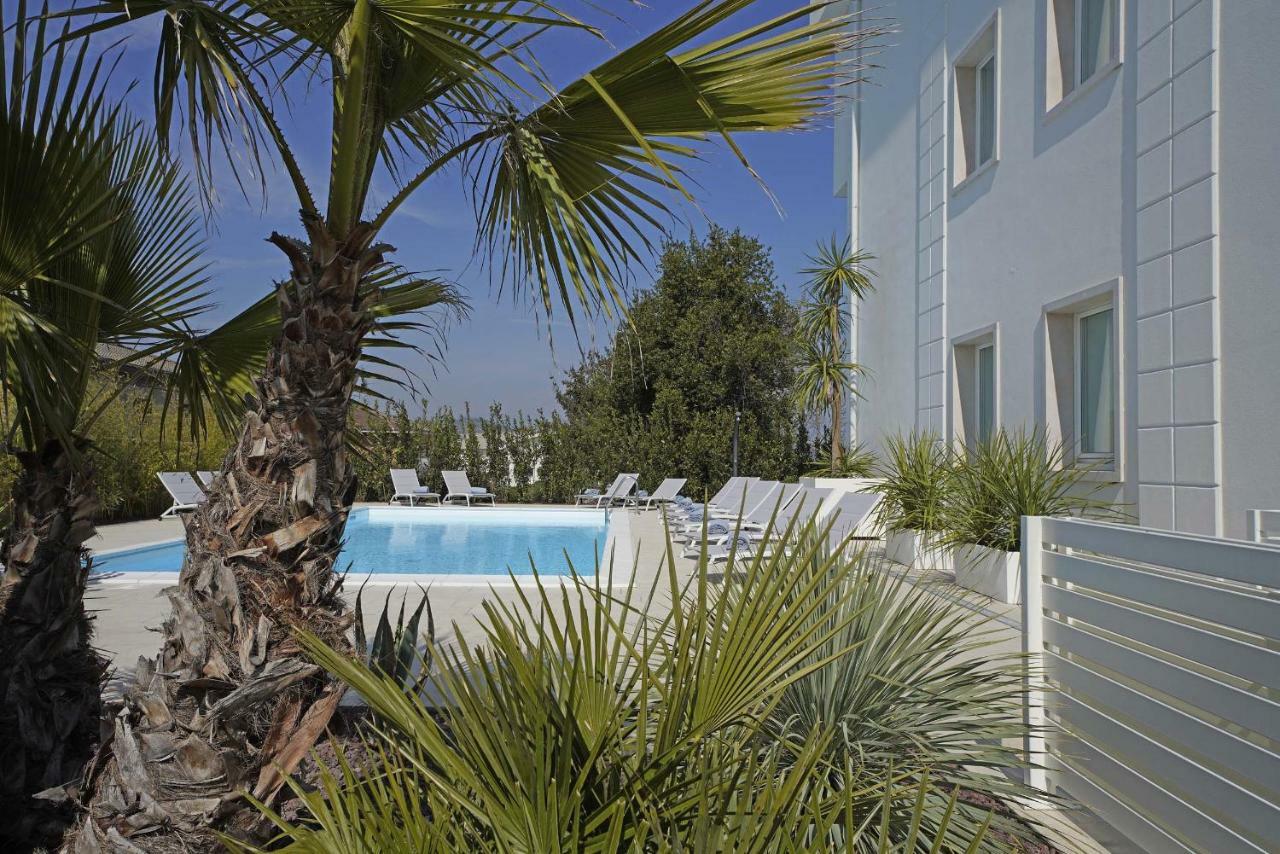 Villa Bianca Luxury Apartments 데센자노델가르다 외부 사진