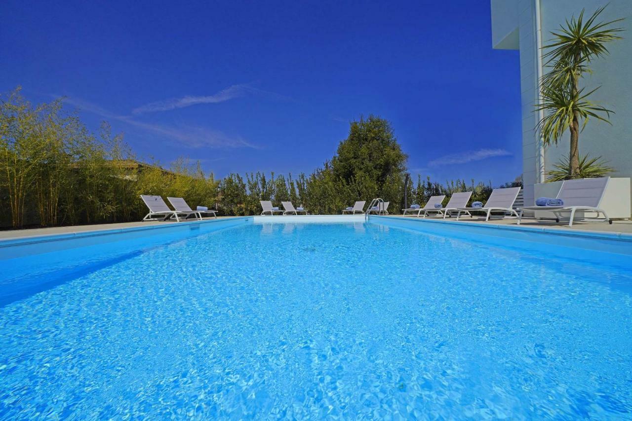 Villa Bianca Luxury Apartments 데센자노델가르다 외부 사진