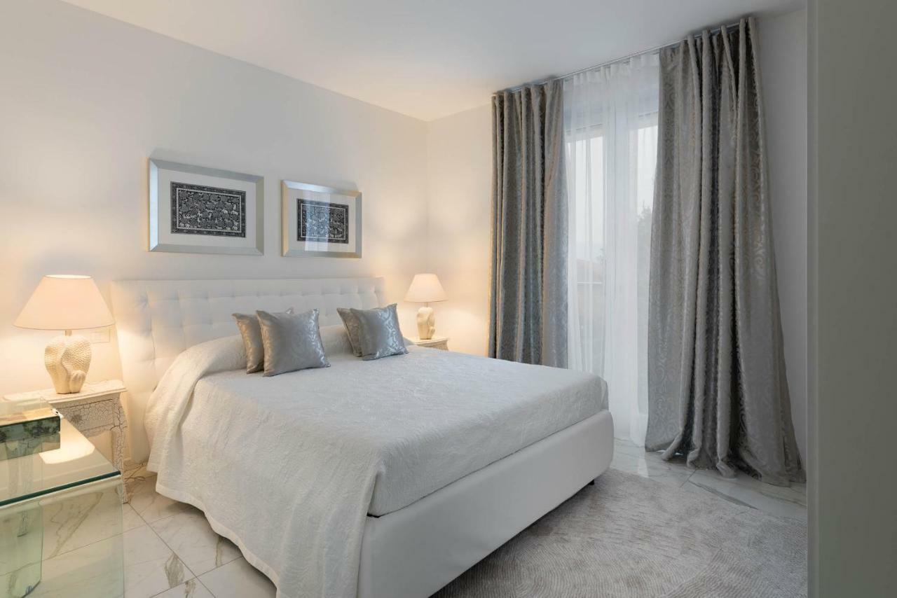 Villa Bianca Luxury Apartments 데센자노델가르다 외부 사진